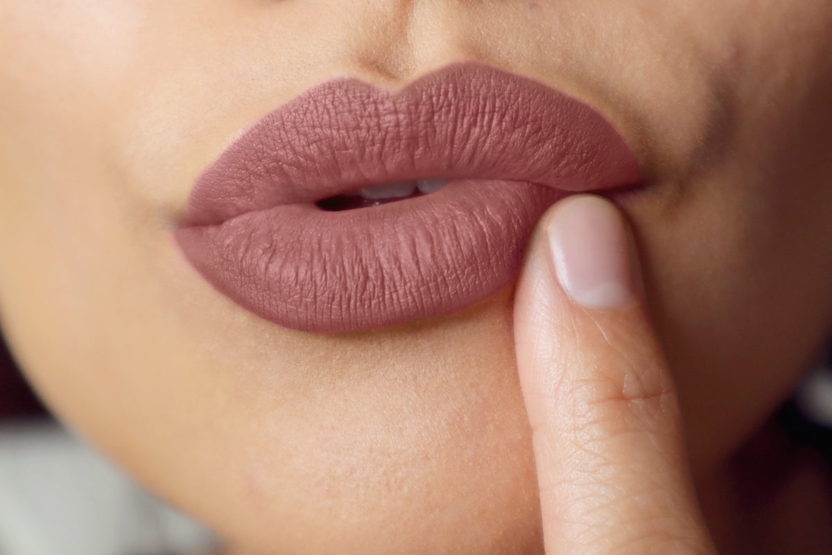 #ji beyond matte lip stain_Muse (Kühles Nude-Rosa)