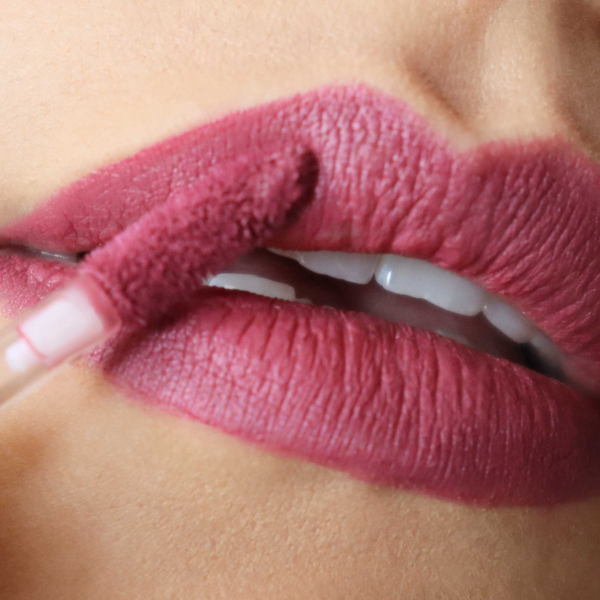 #ji beyond matte lip stain_Blissed-Out (kühles Rosa)