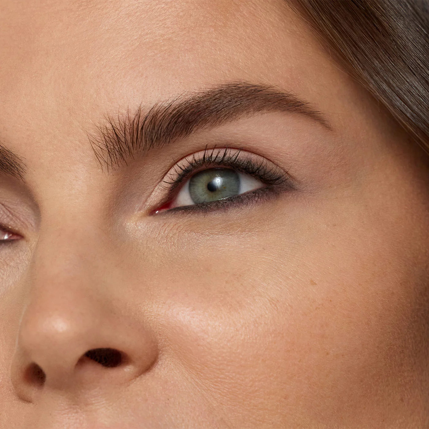 #JI Eye Shadow Sticks_Alabaster (mattes Creme mit dezenten Rosatönen)